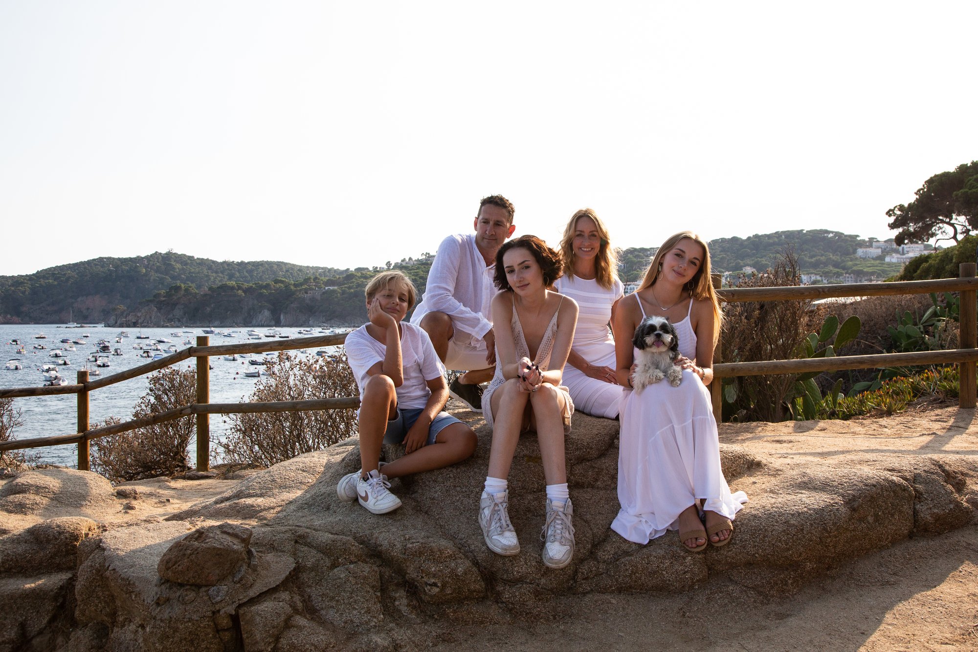Family photoshoot at sunset on the Costa Brava coast by Helmy